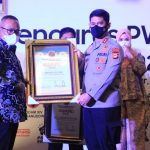 Peduli Perkembangan Pers, Kapolda Sulsel Dianugerahi Award dari PWI Sulsel