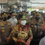 Kapolda Sulsel Bersama Plt. Gubernur Sulsel Pantau Penerapan Prokes di Pasar Butung dan Mall Panakukkang Makassar
