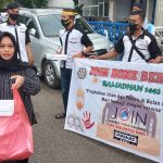 Berbagi Berkah Ramadhan, Jurnalis Online Indonesia JOIN Bone Berbagi Takjil Jelang Buka Puasa