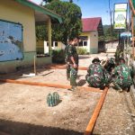 Anggota Satuan Tugas TMMD Lakukan Ini Di Sekolah SD 03 Maek