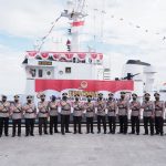 Maknai Hari Bhayangkara Ke 75, Kapolda Sulsel Pimpin Upacara Ziarah Tabur Bunga di Laut