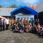 Plt Kapolsek Parangloe Polres Gowa Iptu Agus Muthalib memantau pelaksanaan vaksinasi massal Covid-19 di Aula Kecamatan Parangloe