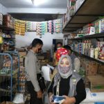 Bhabinkamtibmas Bersama Tim PPKM Mikro Kelurahan Batangkaluku Melaksanakan Operasi Penertiban