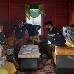 Bhabinkamtibmas Polsek Barombong Intens Kunjungi Warganya ajak Dukung PPKM Mikro