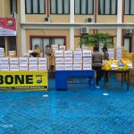 Polres Bone Gelar Baksos Bantu Masyarakat Terdampak Covid-19 di Kota Watampone