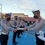 Kasat Lantas Polres Bone AKP Mustari Beri Reward ke Anggota Berprestasi