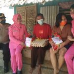 Bhayangkari Peduli, Ketua Bhayangkari Cabang Gowa Gelar Bakti Sosial Di Kecamatan Bajeng Barat