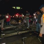 Peduli Korban Kebakaran, Brimob Bone Beri Bantuan Tenda Darurat