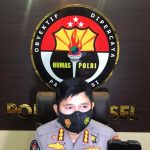 Kabid Humas Polda Sulsel : Polisi Bagi Sembako Saat Lakukan Penyekatan Lalin Selama PPKM, Sangat Berarti Bagi Masyarakat