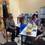 KBO Lantas dan KRI Satlantas Polres Bone Jenguk Anggota yang Sakit