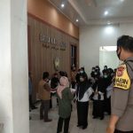 Bhabinkamtibmas Melaksanakan Pengamanan Kegiatan Tahapan Verifikasi Peserta Seleksi CASN