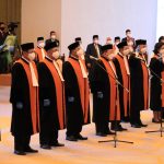 KETUA MAHKAMAH AGUNG MELANTIK DAN MENGAMBIL SUMPAH 7 HAKIM AGUNG BARU