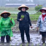 Berbahasa Jawa, Puan Maharani Dengar Aspirasi Petani di Sleman