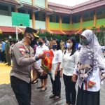 Bansos “Sentuhan Kasih” Program Polres Tana Toraja Kepada Guru Honorer