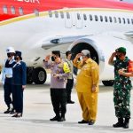 Kapolri Didampingi Gubernur dan Kapolda Sultra Sambut Kedatangan Presiden RI di Pangkalan TNI AU Haluoleo