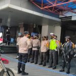 Pastikan Giat Ibadah Natal Berjalan Aman dan Lancar, Kapolsek Bontoala Berikan AAP Kepada Personil Pengamanan