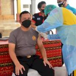 Tingkatkan Herd Immunity, Kapolda NTT Lakukan Vaksin Covid 19 Tahap Tiga