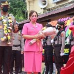 Kapolrestabes Makassar yang Baru Disambut Tradisi Angngaru dan Tari Padduppa