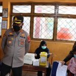 Kapolres Pelabuhan Pantau Vaksinasi Anak Usia 6 – 11 Tahun di SDN 1 dan SDN 2 Ujung Tanah