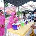 Peduli Kepada Penyandang Disabilitas,Ketua Bhayangkari Daerah NTT Berikan Bansos