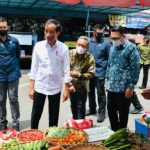 Presiden Jokowi Berikan Bantuan untuk Pedagang di Pasar Sederhana