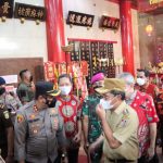 AKBP Yudi Frianto bersama Walikota Makassar Pantau Ibadah Imlek di Kelenteng