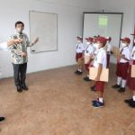 Saat Presiden Bertemu Anak-Anak Pandai Matematika di Humbang Hasundutan