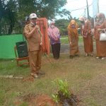 Aksi Tanam Pohon Serentak SMKN 9 Makassar