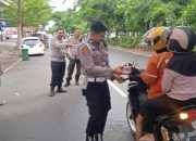 Ramadhan Penuh Berkah, Polsek Panakkukang Berbagi Takjil di Depan Mapolsek