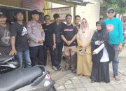 Jalin Silaturahmi, Bhabinkamtibmas Bakung Sampaikan Pesan Keamanan ke Warga