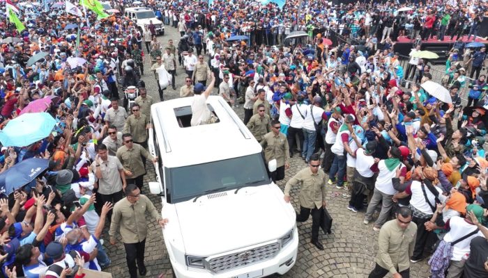 Kado Hari Buruh: Presiden Prabowo Beri Apresiasi Mulai dari Kesejahteraan Hingga Pahlawan Nasional dari Elemen Buruh
