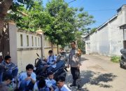 Pantau Wilayah, Bhabinkamtibmas Berua Himbau Siswa Tidak Bolos dan Hindari Miras