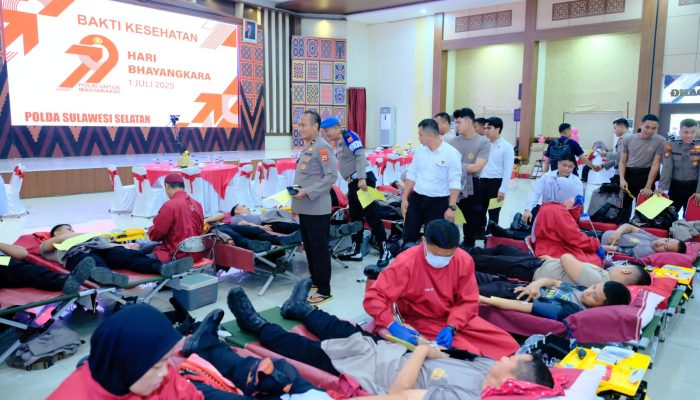 Polda Sulsel Bagikan 15.000 Paket Sembako dalam Rangka Hari Bhayangkara ke-79