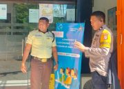 Perkuat Komunikasi, Bhabinkamtibmas Gandeng Petugas Keamanan Jaga Lingkungan Aman