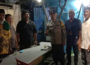 Sambang Warga di Malam Hari, Bhabinkamtibmas Baraya Sampaikan Pesan Kamtibmas