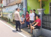 Sambangi Wilayah Binaan, Bhabinkamtibmas Edukasi Pemuda Hindari Tindak Pidana