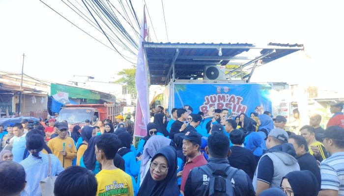Jumat Bersih di Jalan Nuri, Warga Mariso Antusias Sambut Kehadiran Wali Kota Makassar