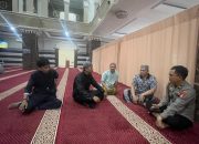 KANIT BINMAS POLSEK TALLO BERSILATURAHMI DENGAN TOKOH AGAMA UNTUK MENYAMPAIKAN PESAN KAMTIBMAS DAN MENJALIN HUBUNGAN BAIK