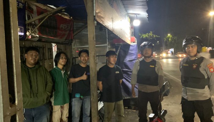 Patroli Malam Polsek Biringkanaya Ingatkan Anak Muda untuk Pulang Lebih Awal