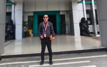Ket : Ketua Lembaga bantuan hukum himpunan advokat muda indonesia ( h a m i ) provinsi sulawesi tenggara cabang buton Adv. Apri Awo. SH. CIL. CMLC , sesuai melakuka pelaporan di kejaksaan Tinggi Sulawesi atas dugaa korupsi Bupati Buton dan PT Putindo.
