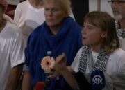 Aktivis Global Sumud Flotilla Greta Thunberg Kembali dan Disambut Meriah di Athena