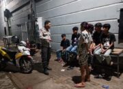 Bhabinkamtibmas Polsek Tallo Pantau dan Beri Himbauan ke Anak Muda di Jalan Sultan Abdullah Raya, Kelurahan Buloa