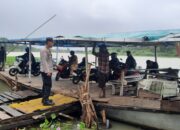 Bhabinkamtibmas Mangasa Pantau Bantaran Sungai Jeneberang, Imbau Warga Waspadai Bencana Banjir