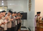 Polrestabes Makassar Gelar Sholat Ghoib untuk Korban Bencana Alam di Sumatra