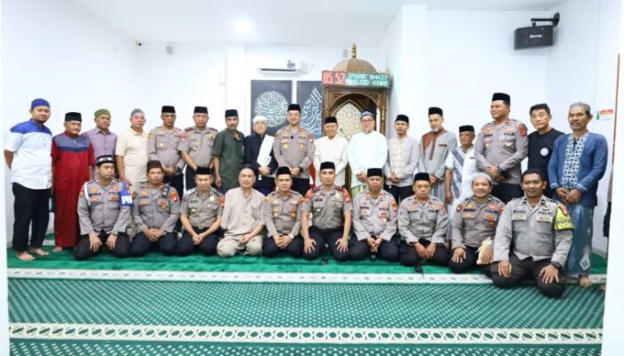Kapolrestabes Makassar Gelar Safari Subuh di Masjid Mithmainnul Qulub Mariso