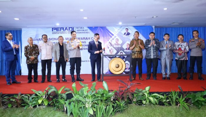 Kapolrestabes Makassar Hadiri Seminar Nasional dan Muscab II Peradi SAI Makassar 2026