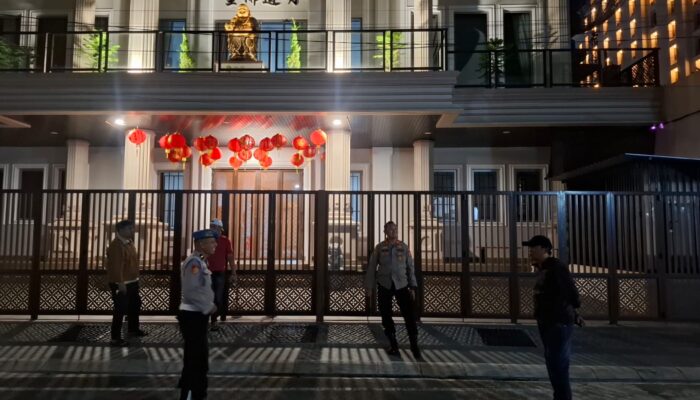 Jaga Kondusivitas Perayaan Imlek 2577, Polisi Patroli dan Pantau Vihara di Makassar