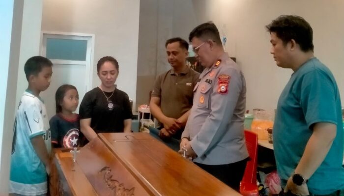 Wujud Empati, Kapolsek Biringkanaya Takziah ke Rumah Duka Keluarga Personel
