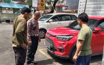 Personel Sat Lantas Polsek Rappocini Sigap Tangani Kecelakaan Lalu Lintas di Jalan Sultan Alauddin
