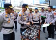 Kapolrestabes Makassar Periksa Senjata Api Personel, Tekankan Penggunaan Sesuai Ketentuan